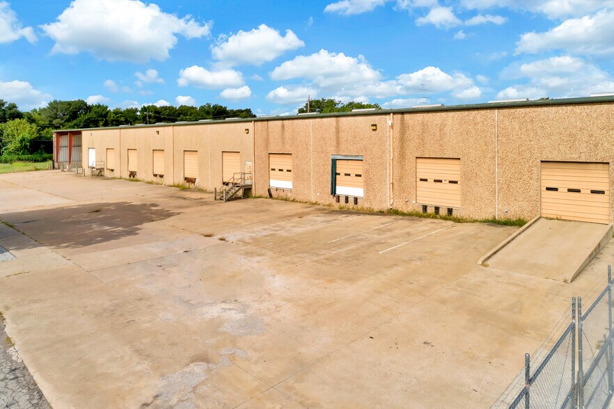 2224 E Lancaster Ave, Fort Worth, TX à louer - Photo de l’immeuble – Image 2 sur 10
