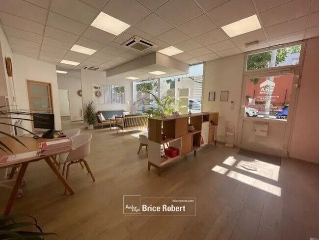 Plus de détails pour Bureau à vendre