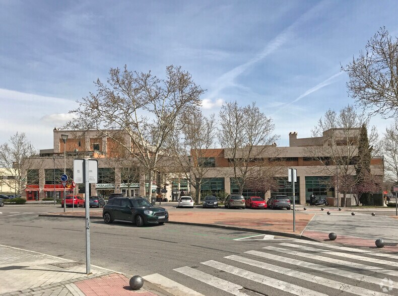 Vía de las Dos Castillas, 15, Pozuelo de Alarcón, Madrid à louer - Photo de l’immeuble – Image 2 sur 3