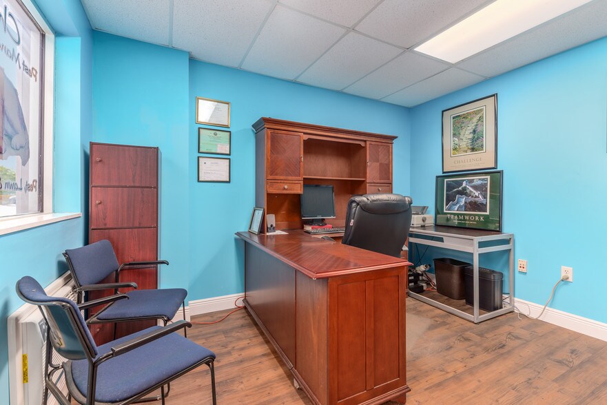 3769-3796 Oleander Ave, Fort Pierce, FL à vendre - Photo intérieure – Image 2 sur 4