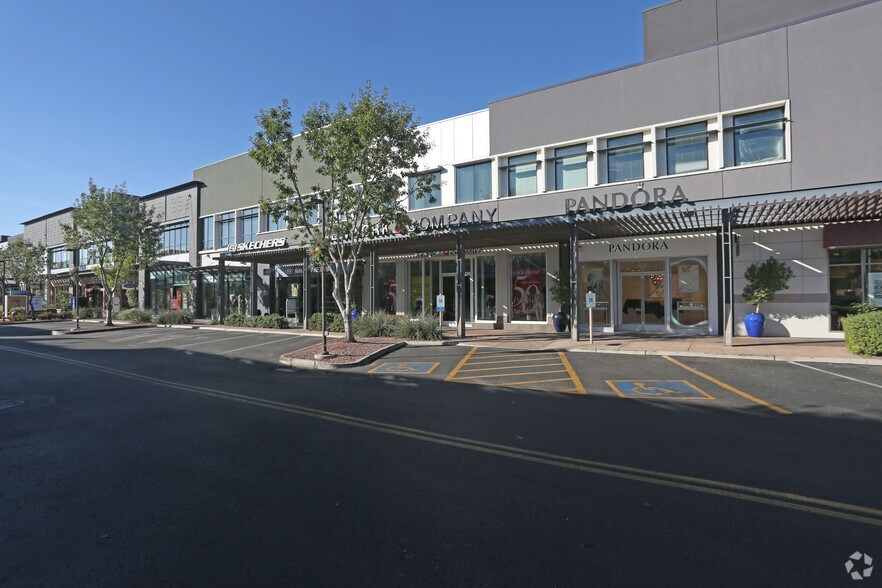 2174 E Williams Field Rd, Gilbert, AZ à louer - Photo de l’immeuble – Image 3 sur 3