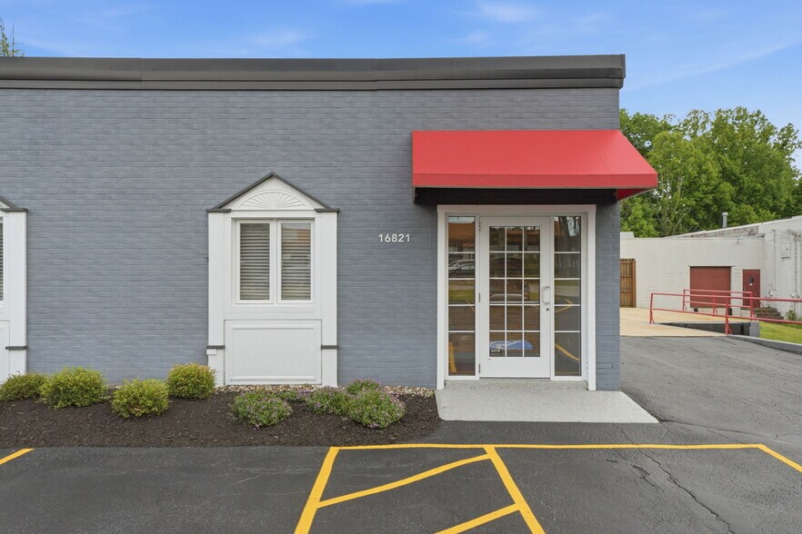 16821 Park Circle Dr, Chagrin Falls, OH à vendre - Photo de l’immeuble – Image 3 sur 33