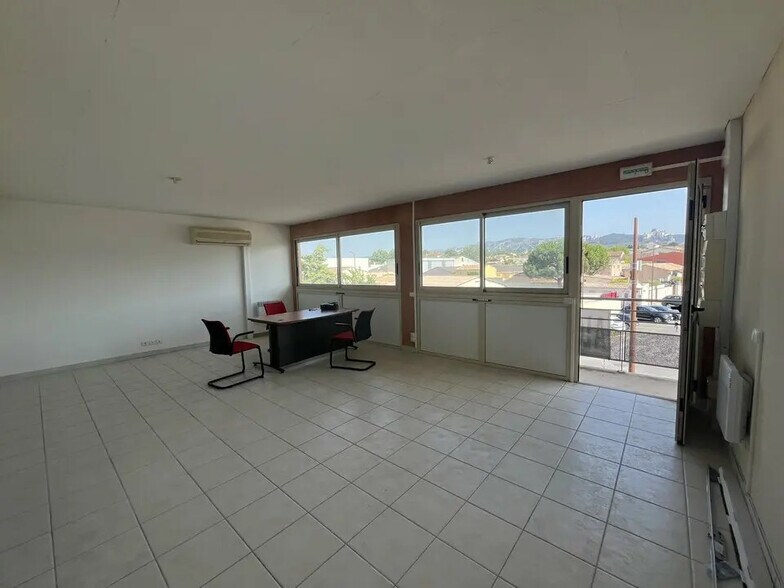 Bureau dans Saint-Rémy-de-Provence à louer - Photo de l’immeuble – Image 1 sur 4