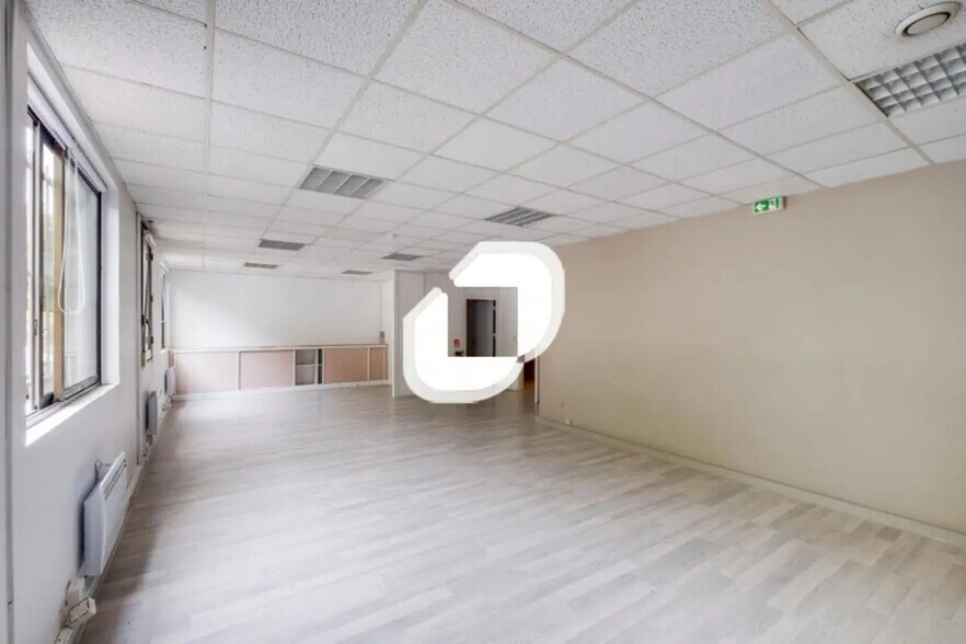 Bureau dans Torcy à louer - Photo de l’immeuble – Image 2 sur 13