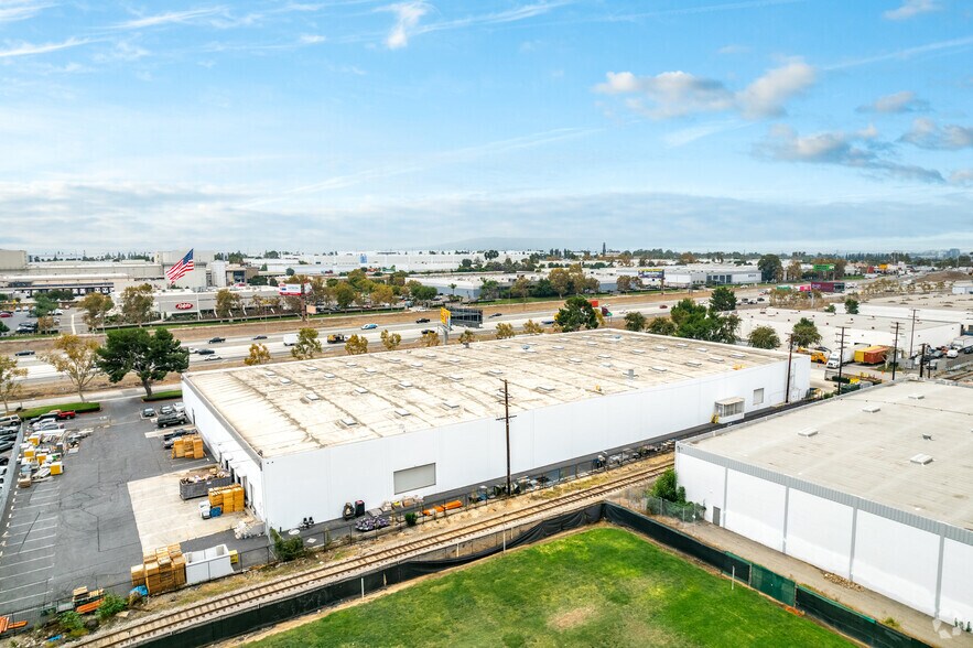 1111 W Artesia Blvd, Compton, CA à louer - Photo de l’immeuble – Image 3 sur 4