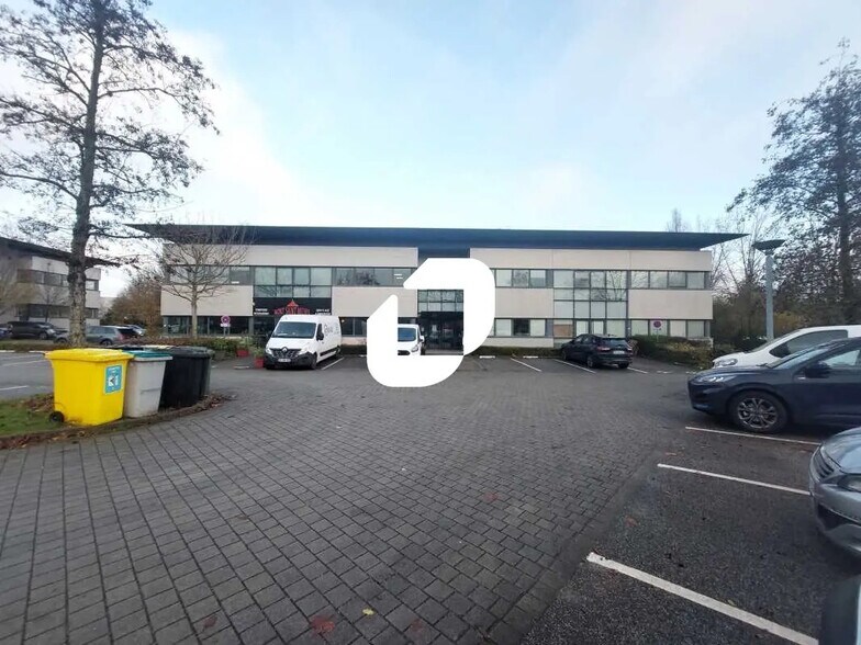 10 Rue Blaise Pascal, Élancourt à louer - Photo de l’immeuble – Image 2 sur 7