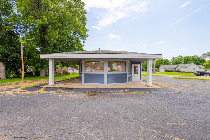 1302 Ohio St, Augusta, KS à vendre - Photo principale – Image 1 sur 51