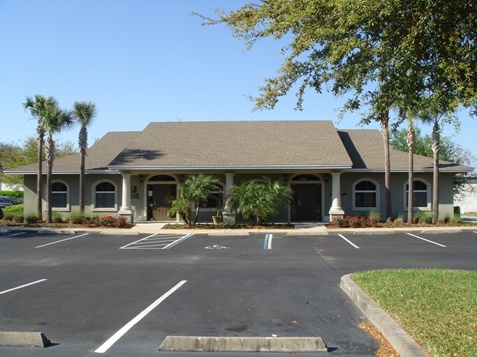 1755 David Walker Dr, Tavares, FL à vendre Photo principale– Image 1 sur 9