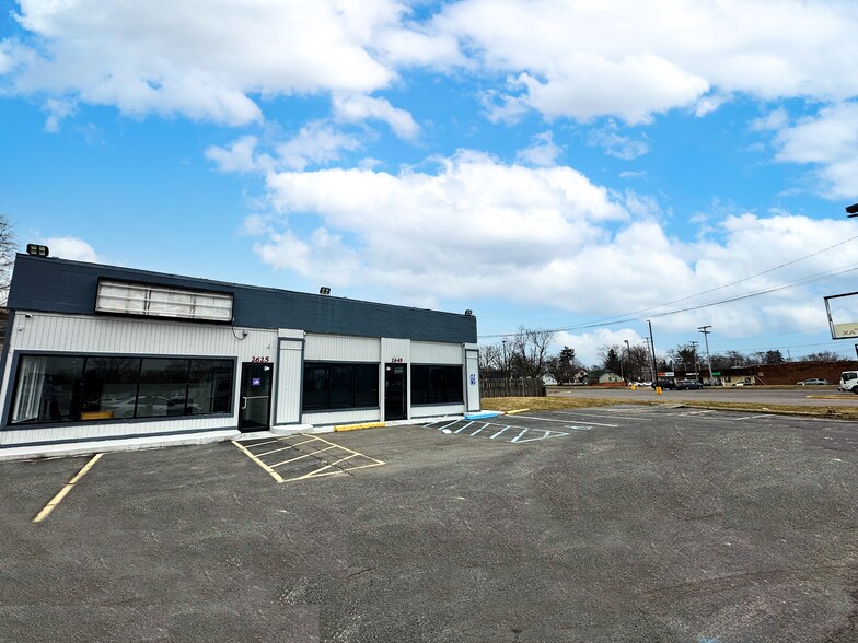 2625-2645 S Wayne Rd, Westland, MI à louer - Photo de l’immeuble – Image 2 sur 7