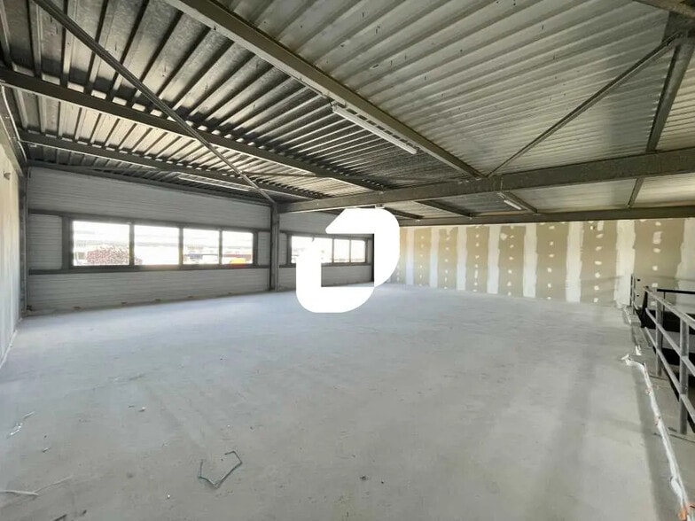 7 Avenue De Montmartin, Corbas à louer - Photo de l’immeuble – Image 3 sur 6