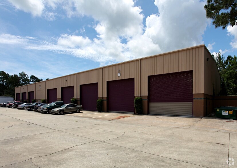 7 W Tower Cir, Ormond Beach, FL à vendre - Photo principale – Image 1 sur 2