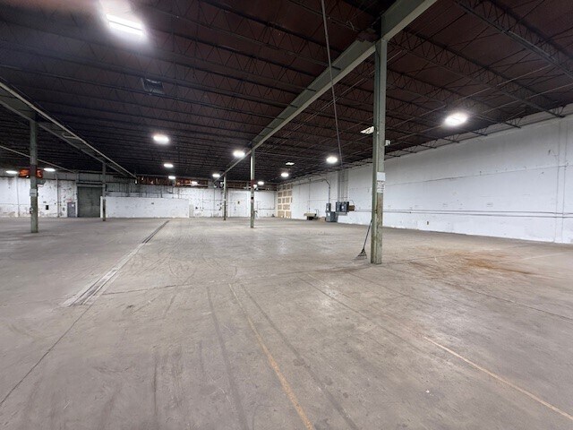 1098-1100 NW 159th Dr, Miami, FL à louer - Photo de l’immeuble – Image 2 sur 5