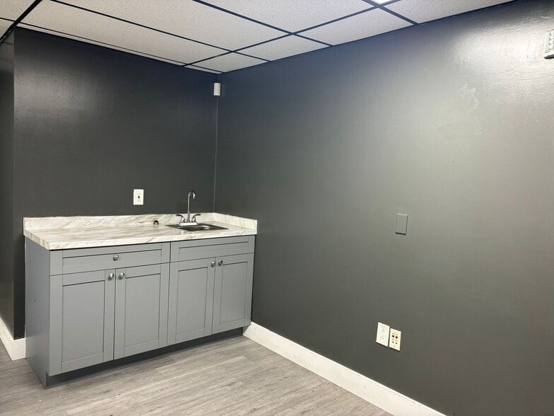14000-14048 SW 140th St, Miami, FL à louer - Photo intérieure – Image 3 sur 13