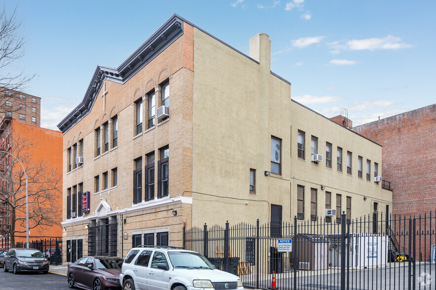 860 FOREST Ave, Bronx, NY à louer - Photo principale – Image 1 sur 11