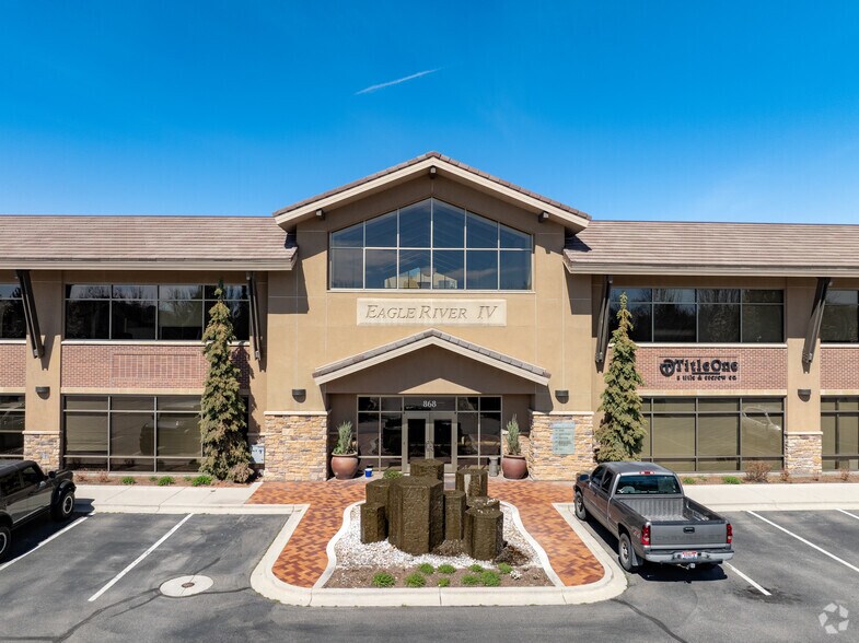 1100 E Riverside Dr, Eagle, ID à louer - Photo de l’immeuble – Image 2 sur 24
