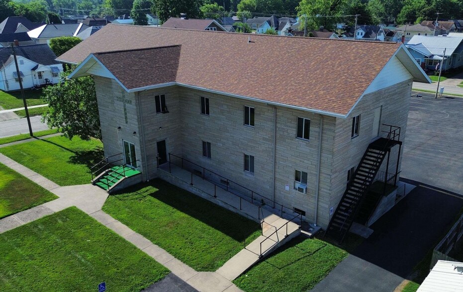 810 Dubois St, Lawrenceville, IL à vendre - Photo principale – Image 1 sur 2