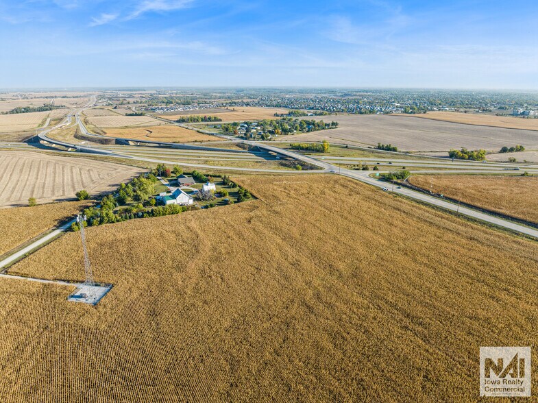 8401 Angle Rd, Cedar Rapids, IA à vendre - Photo de l’immeuble – Image 3 sur 12