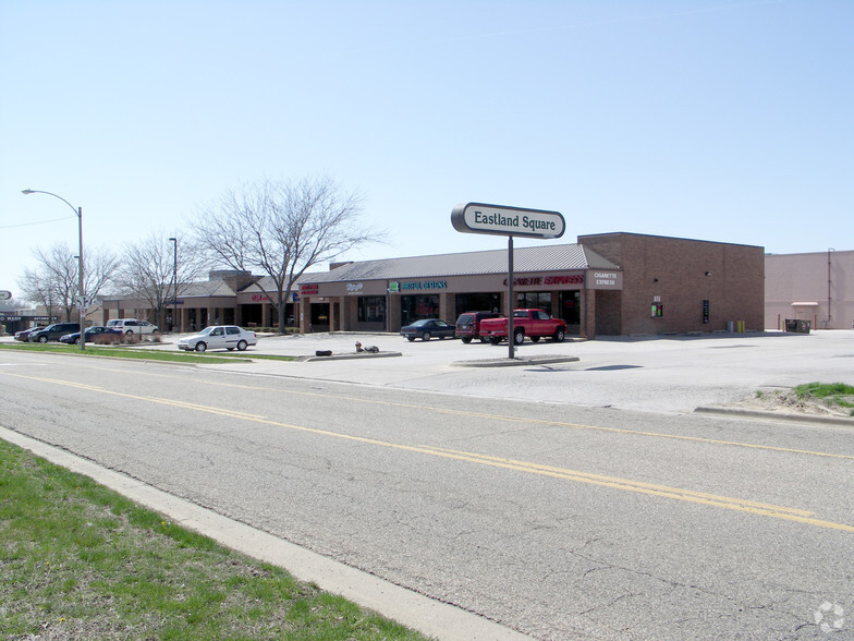 1704 Eastland Dr, Bloomington, IL à louer - Photo de l’immeuble – Image 3 sur 3