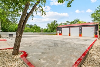 6901 Wt Montgomery, San Antonio, TX à louer Photo intérieure– Image 2 sur 14