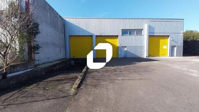 Plus de détails pour Local d'activités à louer