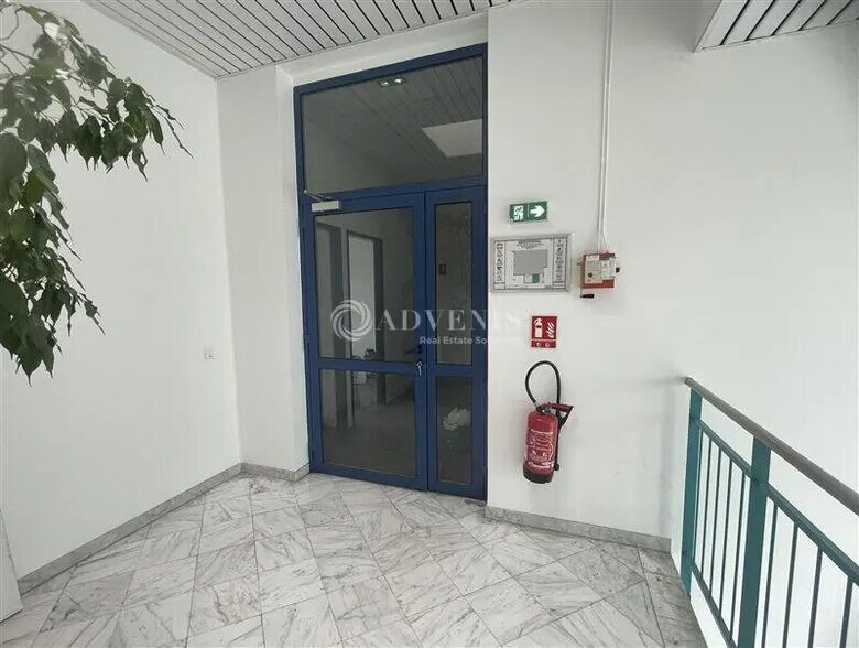 Bureau dans Goussainville à louer - Photo de l’immeuble – Image 3 sur 9