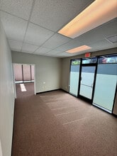 21721-21739 SE Stark St, Gresham, OR à louer Photo intérieure– Image 2 sur 5