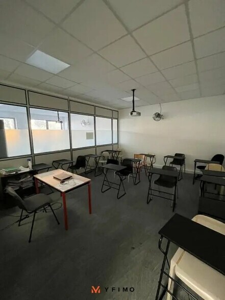 Local d’activités dans Poissy à louer - Photo intérieure – Image 2 sur 6