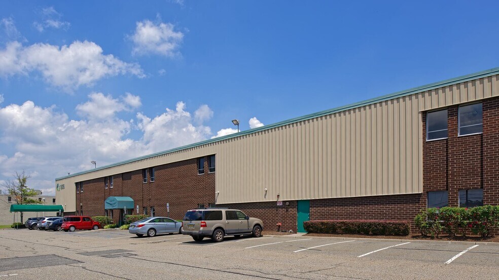 1275 Valley Brook Ave, Lyndhurst, NJ à louer - Photo de l’immeuble – Image 2 sur 8