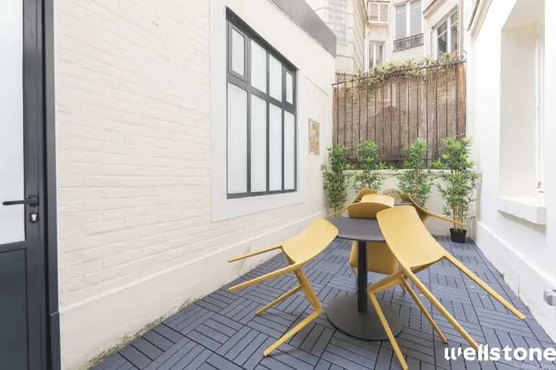 19 Rue De Rocroy, Paris à vendre - Photo principale – Image 1 sur 2