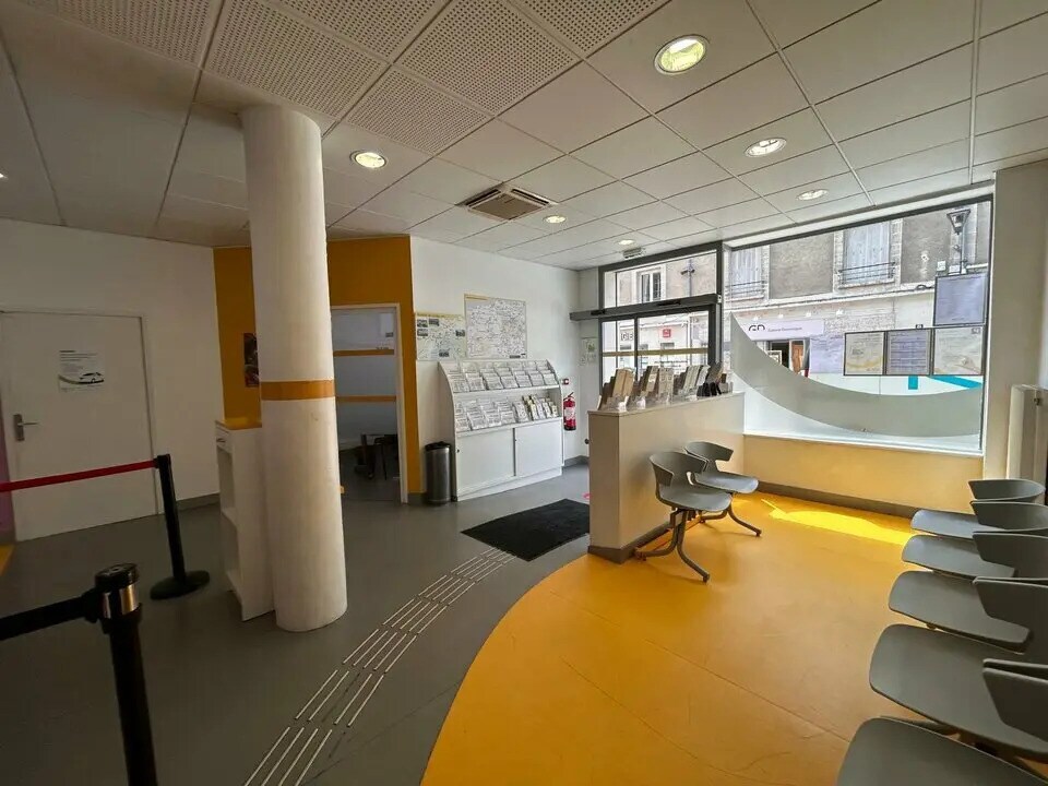 Local commercial dans Blois à louer Photo de l’immeuble– Image 1 sur 4