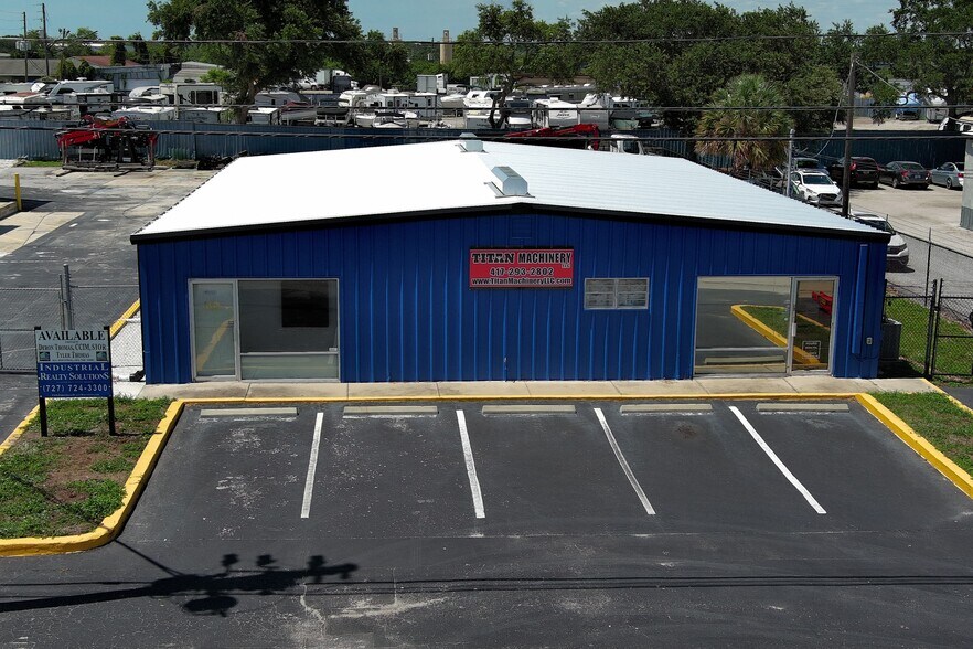2064 Range Rd, Clearwater, FL à louer - Photo de l’immeuble – Image 1 sur 14