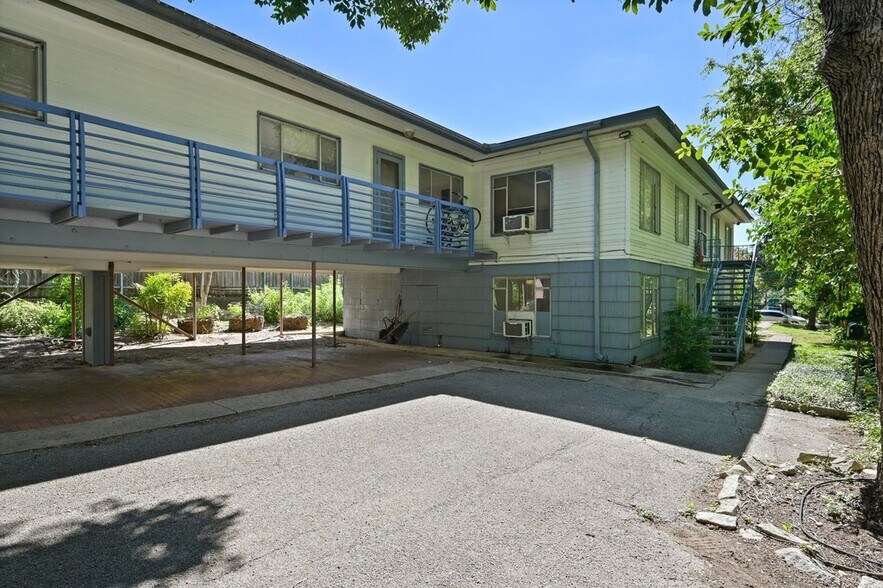 1302 Norwalk Ln, Austin, TX à vendre - Photo de l’immeuble – Image 3 sur 25