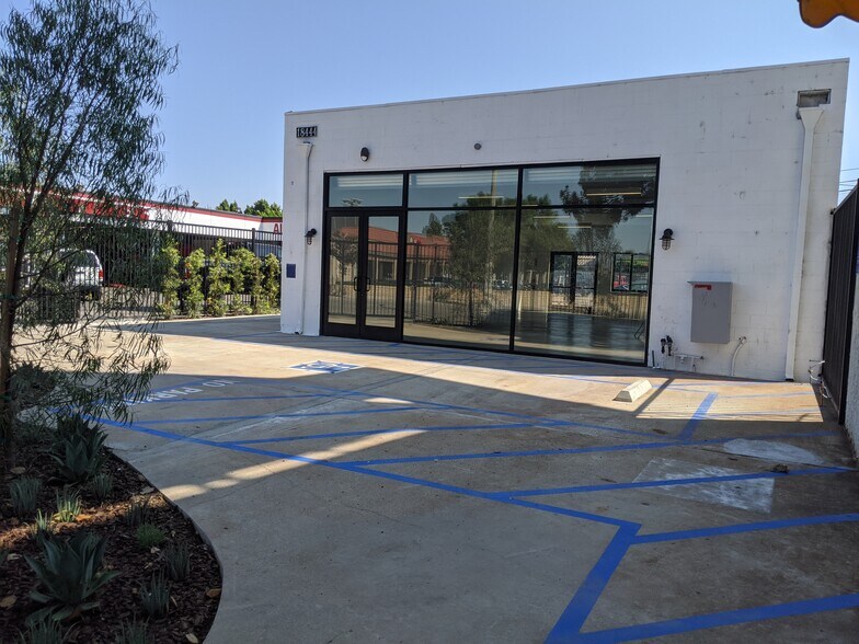 18444 Ventura Blvd, Tarzana, CA à louer - Photo de l’immeuble – Image 2 sur 23