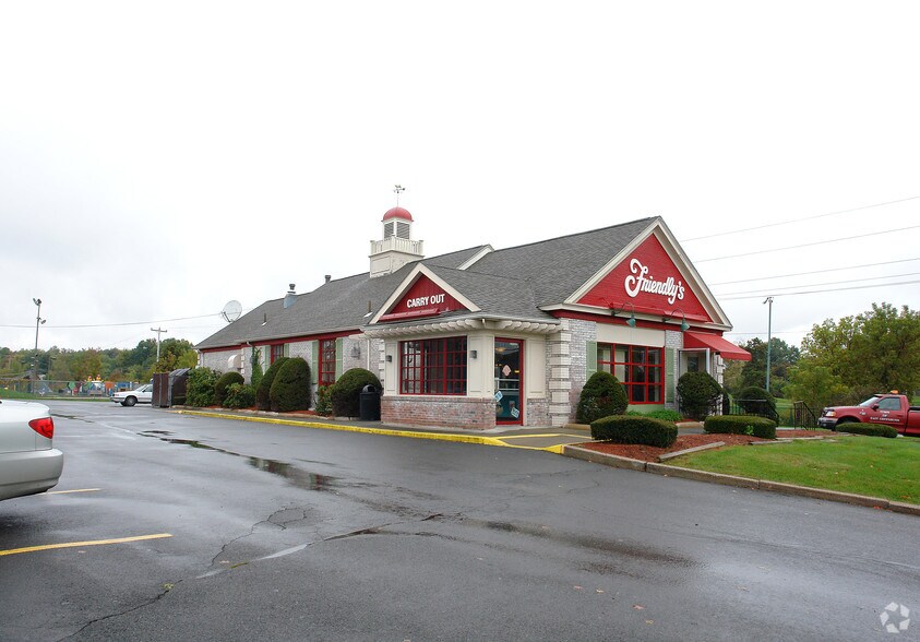 9 Troy Rd, East Greenbush, NY à vendre - Photo principale – Image 1 sur 7