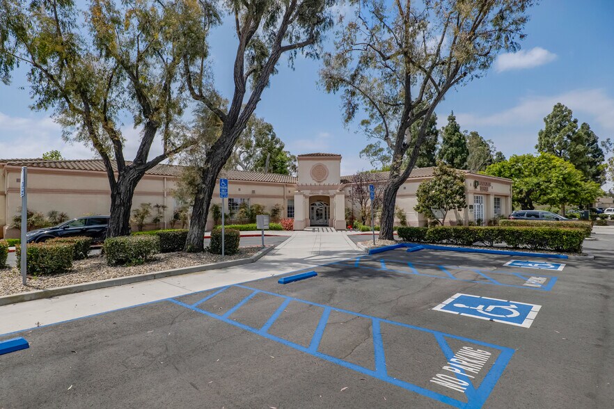 5301 Mission Oaks Blvd, Camarillo, CA à louer - Photo de l’immeuble – Image 2 sur 4