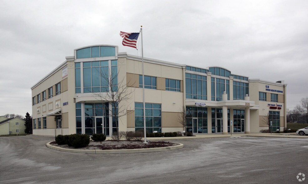 3535 E New York St, Aurora, IL à louer - Photo de l’immeuble – Image 3 sur 34