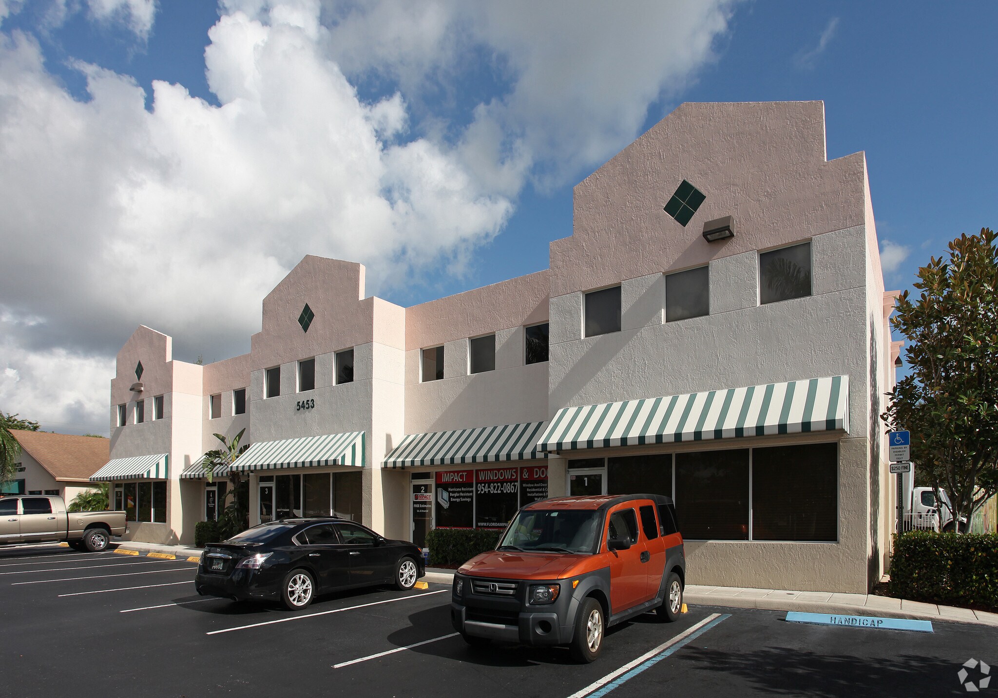 5453 NW 24th St, Margate, FL à vendre Photo principale– Image 1 sur 8