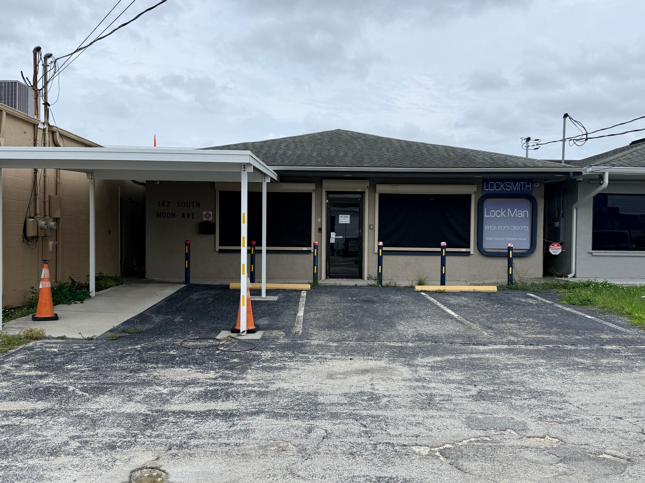 142 S Moon Ave, Brandon, FL à vendre Photo de l’immeuble– Image 1 sur 21