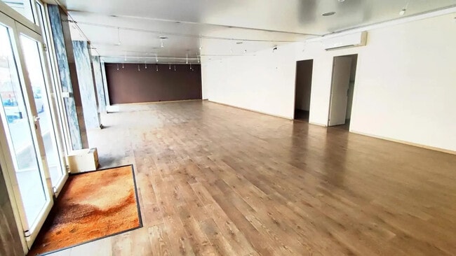 Plus de détails pour Local commercial à vendre