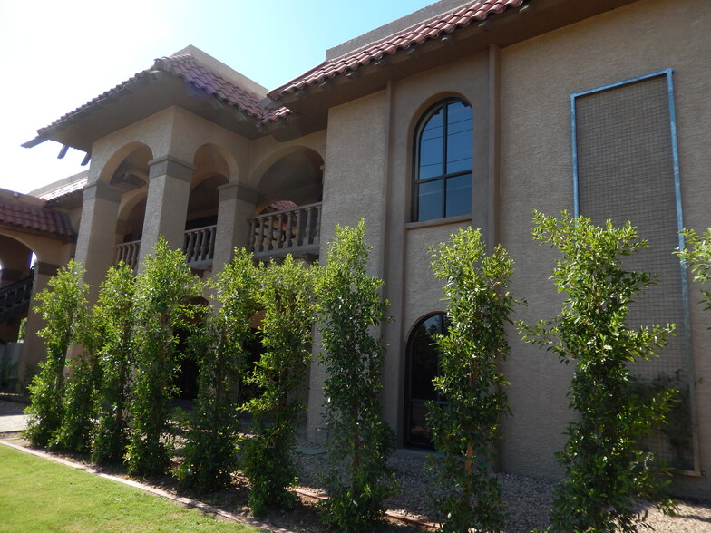 1480 E Bethany Home Rd, Phoenix, AZ à louer - Photo de l’immeuble – Image 3 sur 10