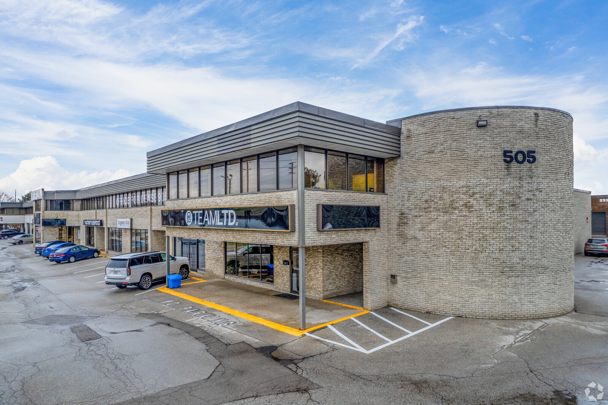 505 Queensway E, Mississauga, ON à louer Photo de l’immeuble– Image 1 sur 6