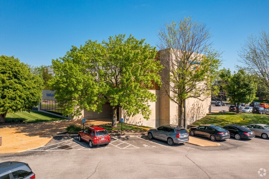 2200 Westport Plaza Dr, Saint Louis, MO à louer - Photo de l’immeuble – Image 3 sur 5