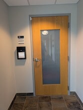 8555 W Forest Home Ave, Greenfield, WI à louer Photo de l’immeuble– Image 2 sur 21