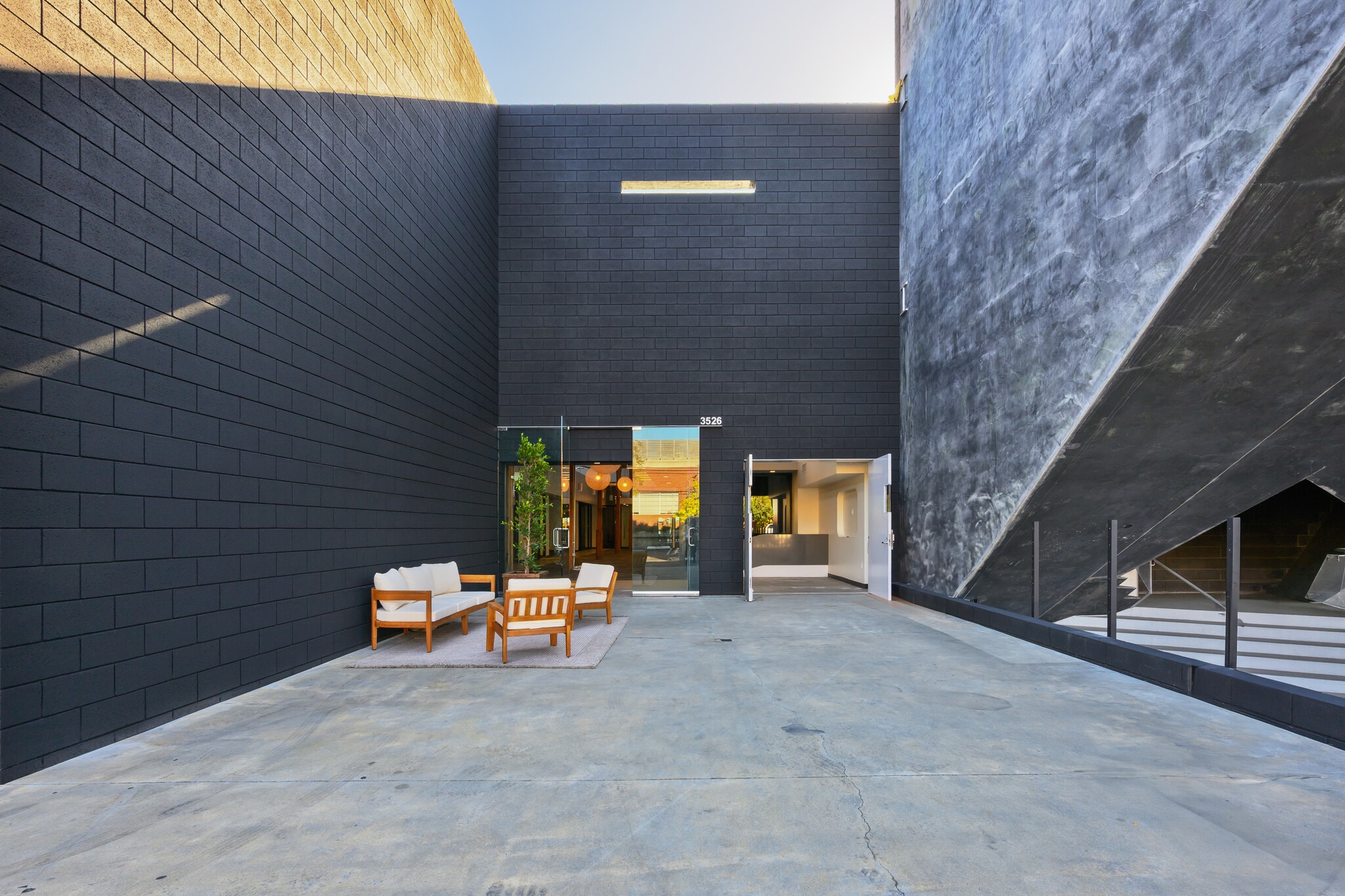 3526 Hayden Ave, Culver City, CA à louer Photo principale– Image 1 sur 5