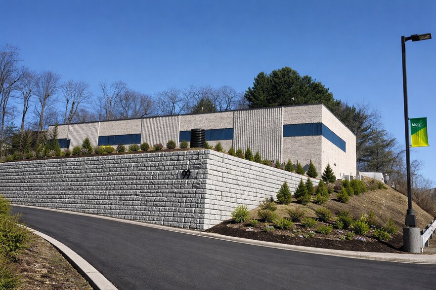 99 JD Anderson Dr, Morgantown, WV à louer - Photo de l’immeuble – Image 2 sur 4