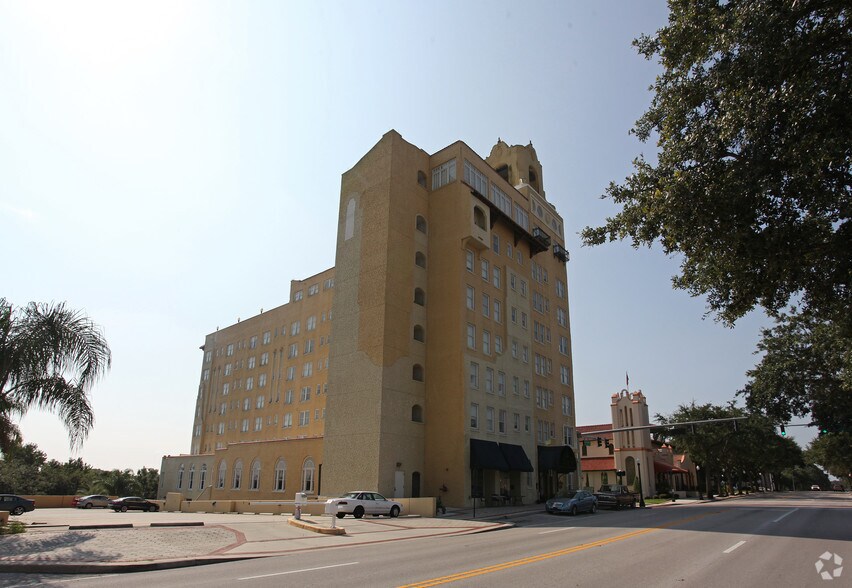 130 S Massachusetts Ave, Lakeland, FL à vendre - Photo principale – Image 1 sur 32