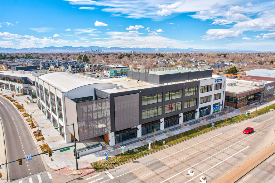 7111 E. Lowry Blvd, Denver, CO à louer - Photo principale – Image 1 sur 11