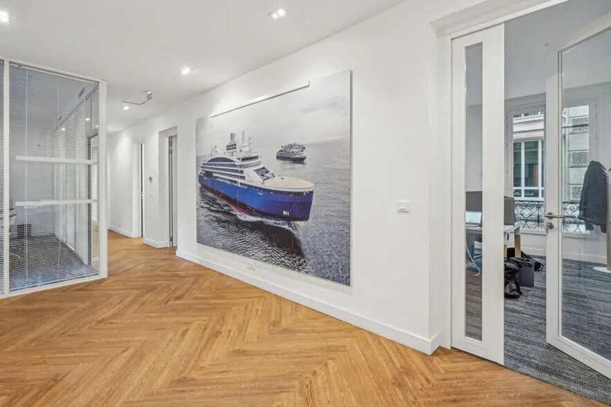 24 Rue Beaubourg, Paris à louer - Photo de l’immeuble – Image 2 sur 9