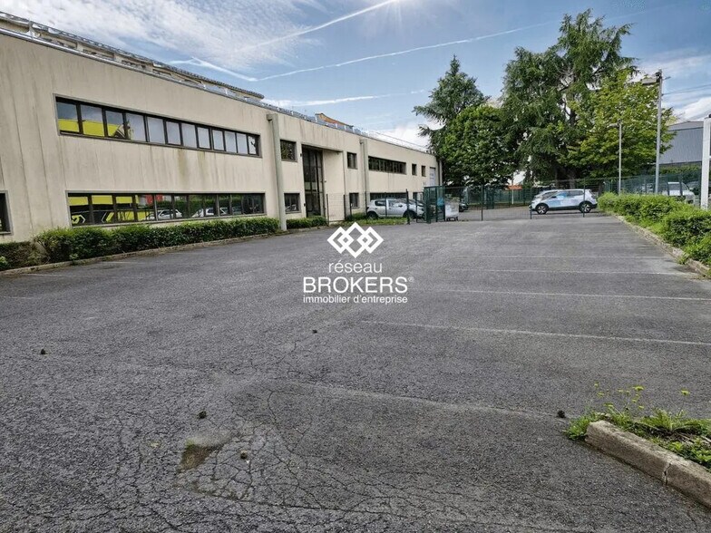 Industriel/Logistique dans Pontault-Combault à louer - Photo de l’immeuble – Image 1 sur 9