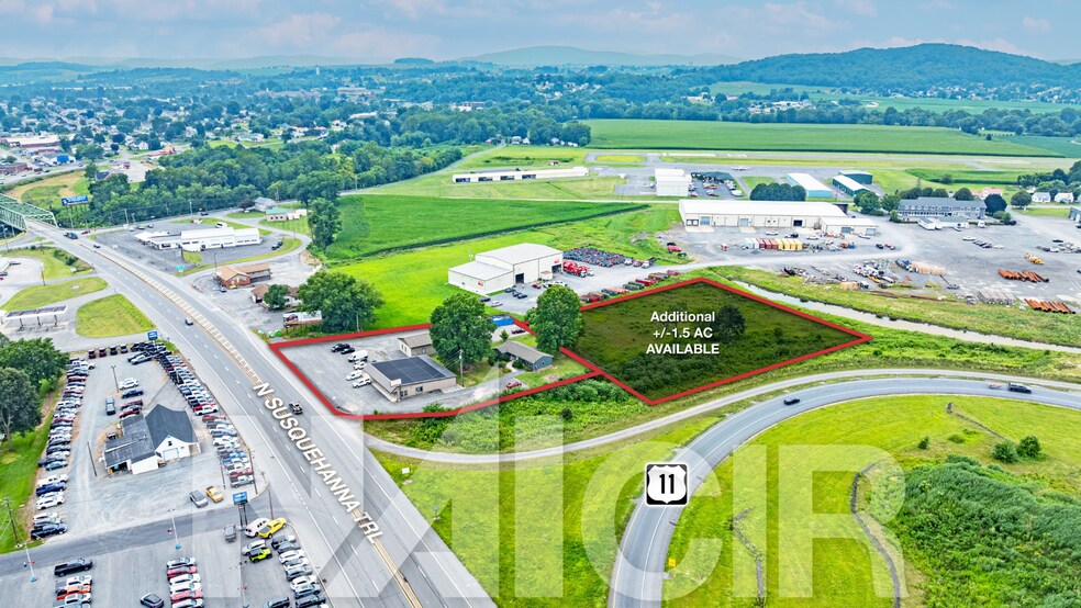 353 N Susquehanna Trl, Selinsgrove, PA à vendre - Photo de l’immeuble – Image 2 sur 3